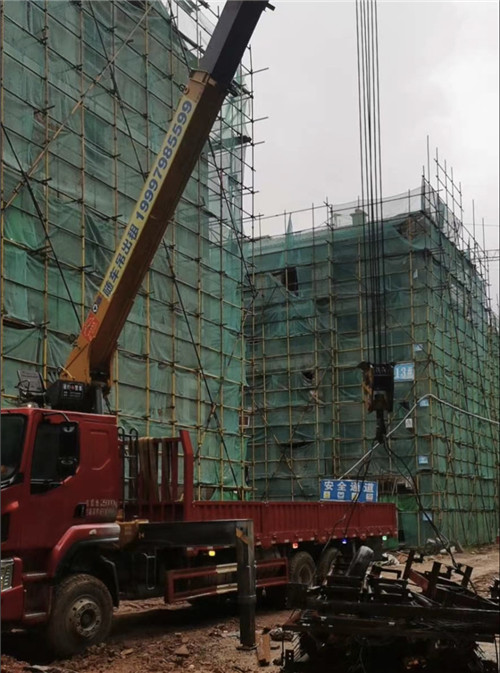 石林“慢工细活”—— 吊车的 “微动控制” 技术